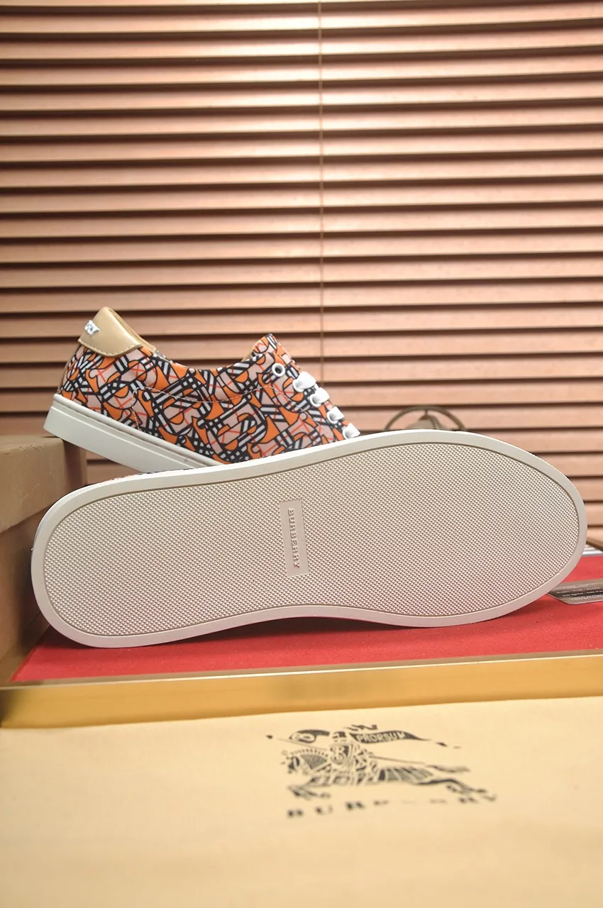 Men's shoes💰480💶[Burberry] (cowhide lining) classic low-top sneakers｜Imported cowhide with classic plaid fabric｜Cow leather lining｜Original outsole｜Fine workmanship and comfortable to wear Size: 38-44 (customized at 45)